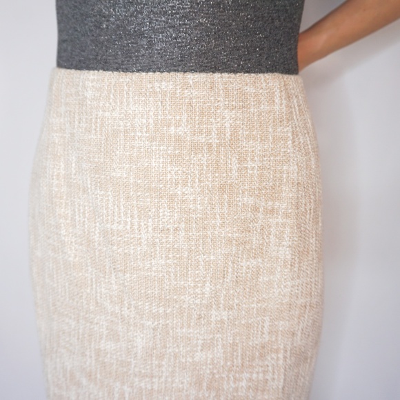 481. VALENTINO Tan Tweed Flax Skirt Beaded Embroidered Size 8 - Picture 6 of 8